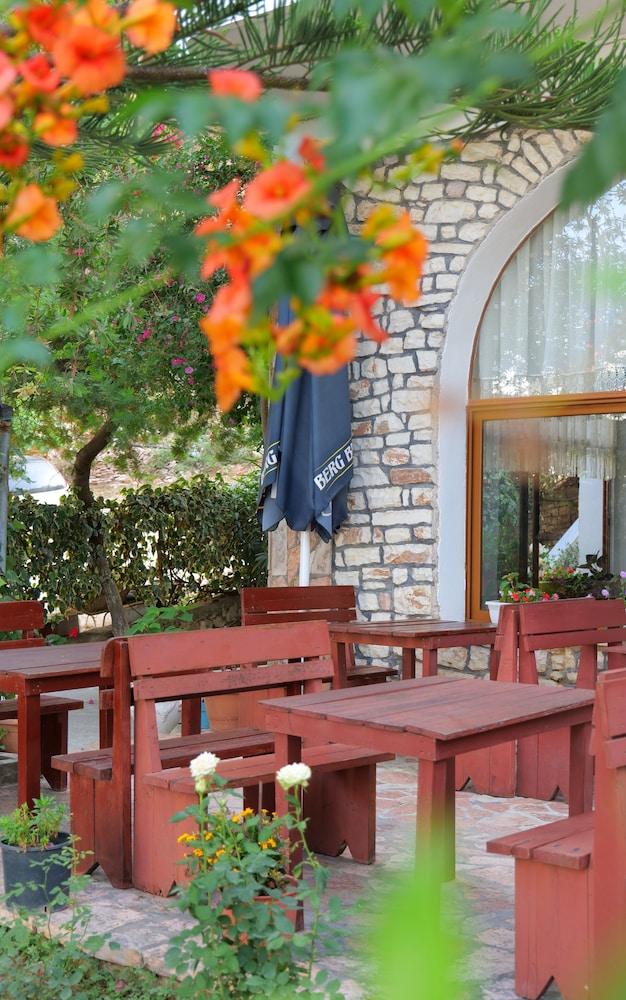 Hotell Rixhi 3*