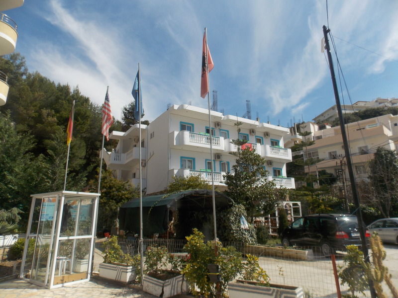 Rixhi Hotell 3*